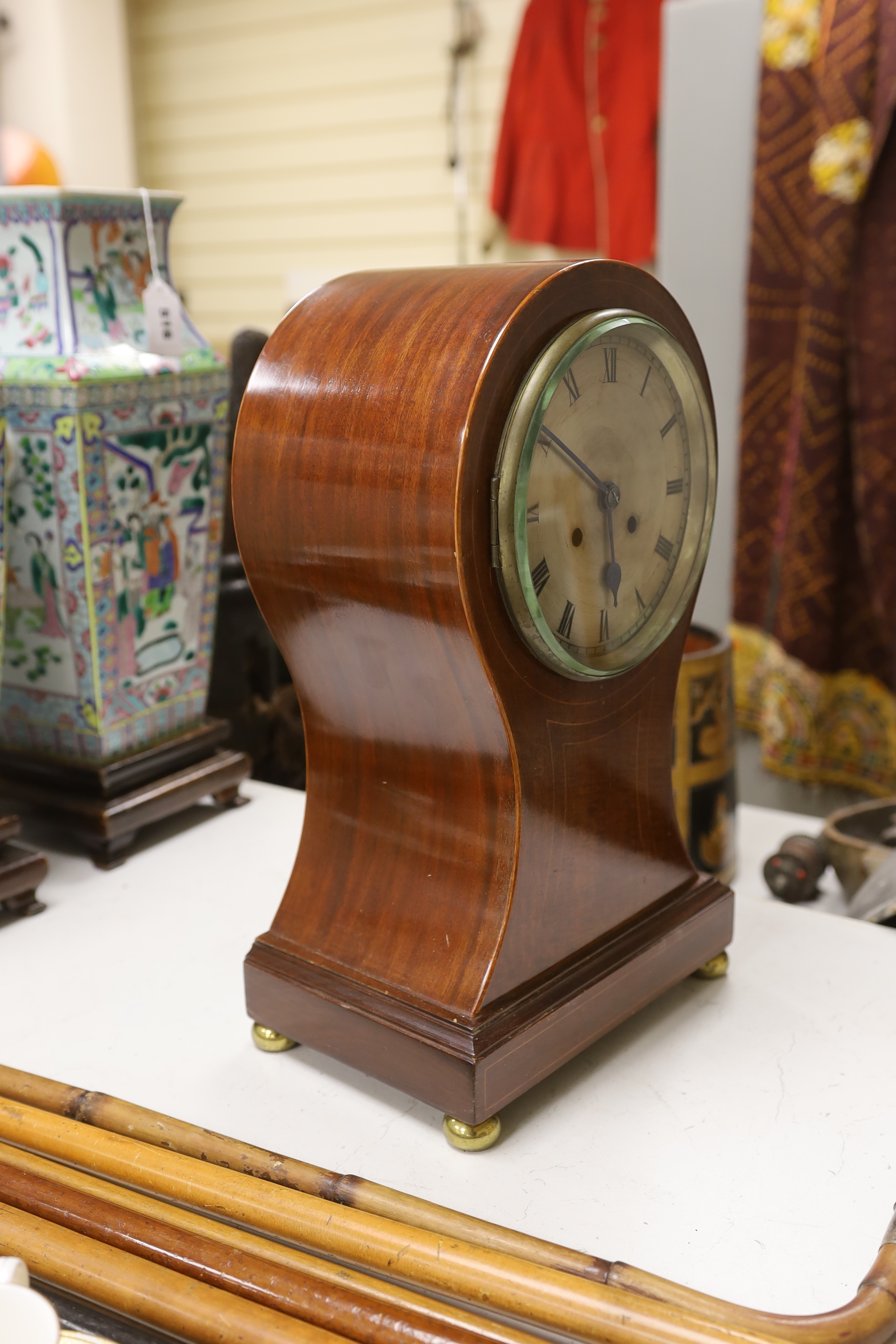 An Edwardian mahogany tear-drop mantel clock (K&P), 42cm